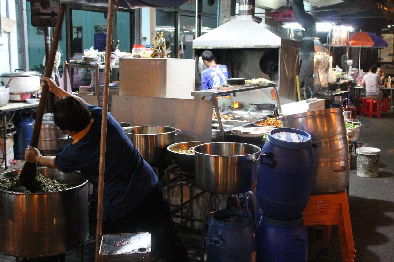 The Oasis Hostel Chinatown (Adults Only) Bangkok Exterior foto